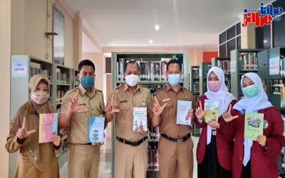 SMA Negeri 1 Manggar Serahkan Karya Literasi di Masa Pandemi ke Berbagai Instansi